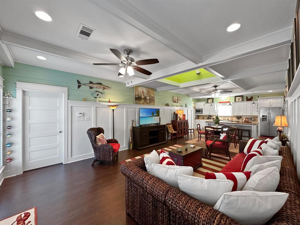 883 Townsend Drive, Crystal Beach, Texas image 13