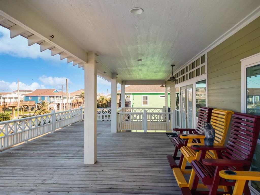 883 Townsend Drive, Crystal Beach, Texas image 9