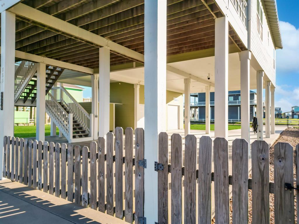 883 Townsend Drive, Crystal Beach, Texas image 5