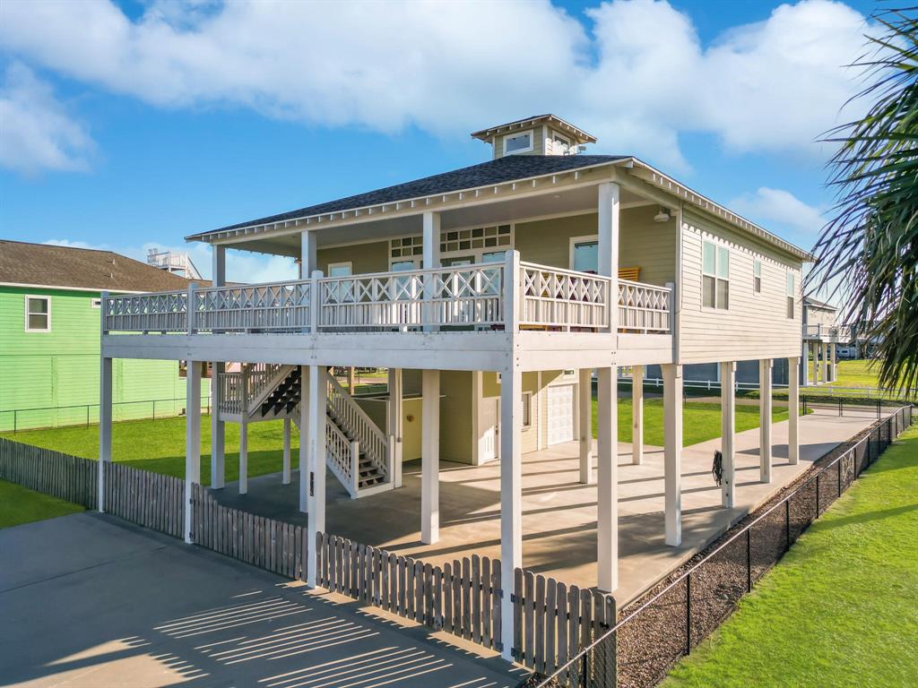 883 Townsend Drive, Crystal Beach, Texas image 1