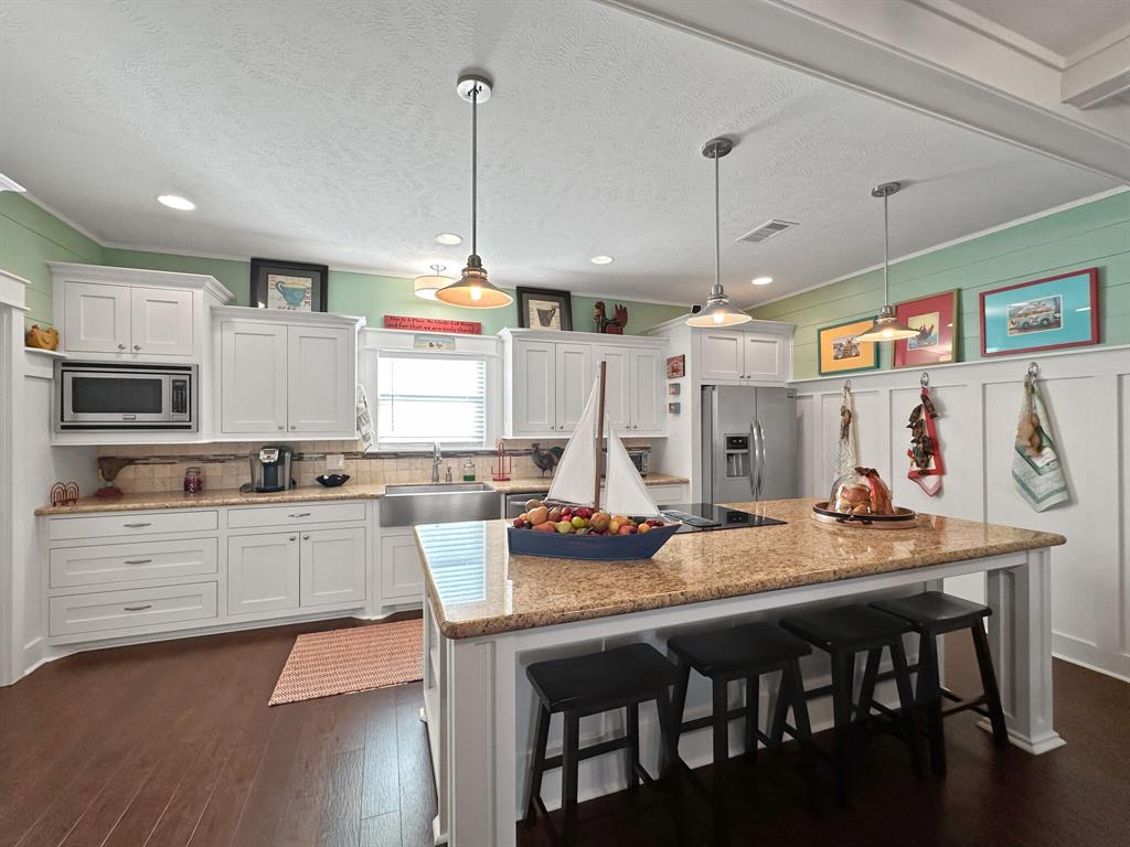 883 Townsend Drive, Crystal Beach, Texas image 16