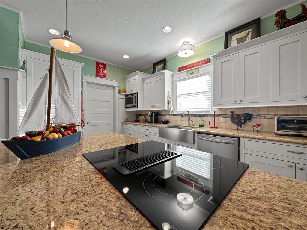 883 Townsend Drive, Crystal Beach, Texas image 19