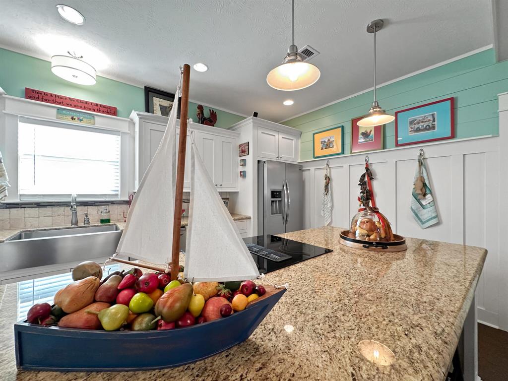 883 Townsend Drive, Crystal Beach, Texas image 18