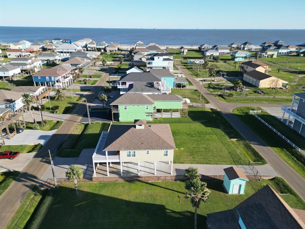 883 Townsend Drive, Crystal Beach, Texas image 2