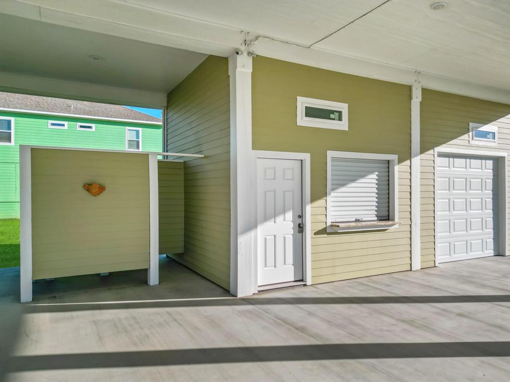 883 Townsend Drive, Crystal Beach, Texas image 7