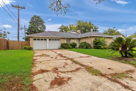 Photo of 6602 Indian Lake Drive, Houston, TX 77489 (MLS # 64018986)