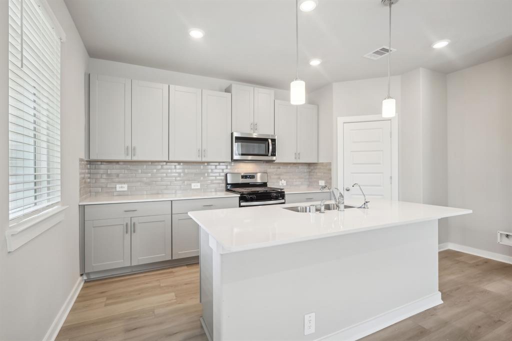 537 Morning Tide Lane, Kemah, Texas image 11