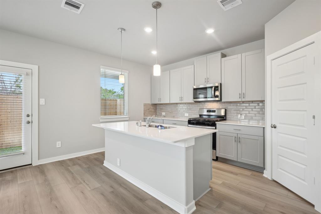 537 Morning Tide Lane, Kemah, Texas image 13