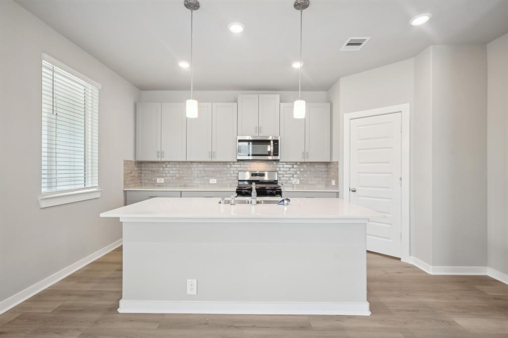 537 Morning Tide Lane, Kemah, Texas image 12
