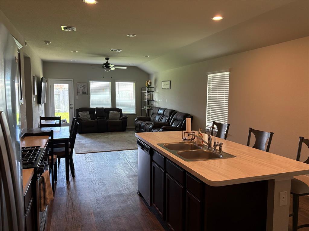16916 Rich Pines Drive, Conroe, Texas image 3