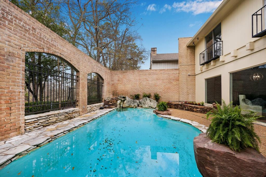 8 Woodstone Street, Houston, Texas image 23
