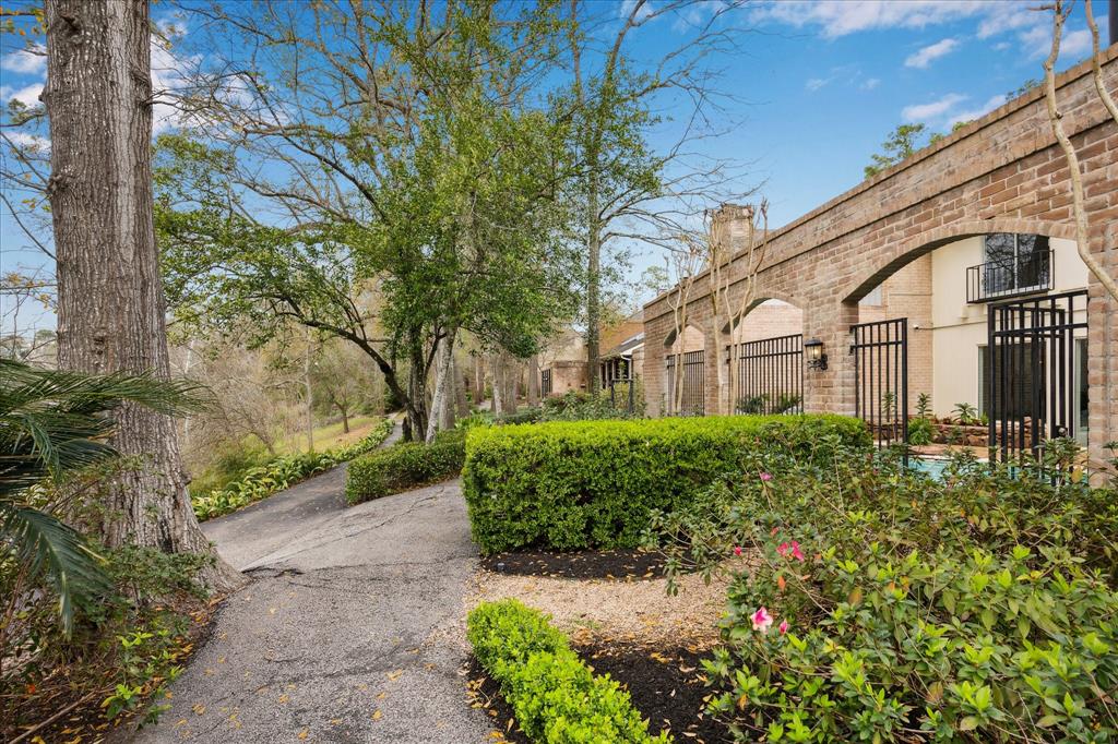 8 Woodstone Street, Houston, Texas image 27