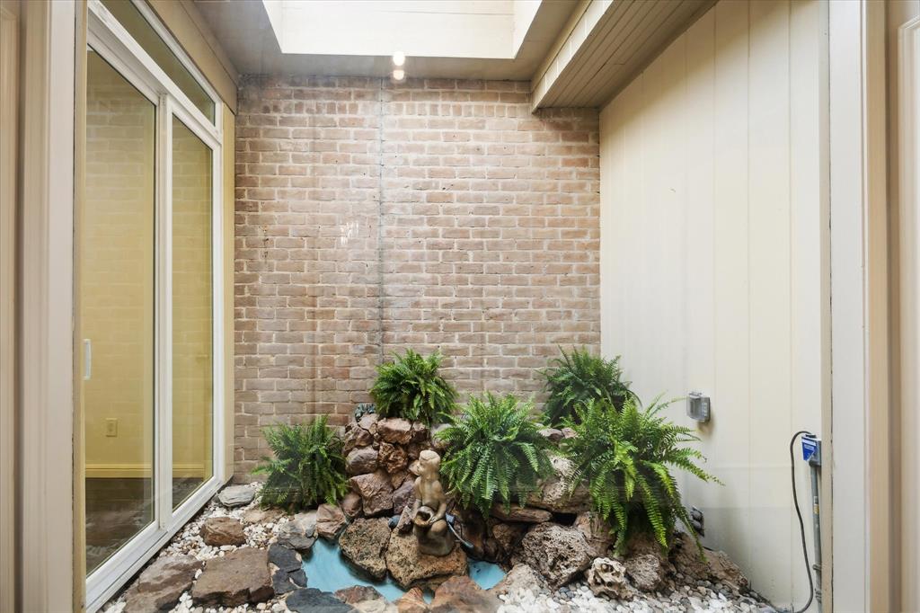 8 Woodstone Street, Houston, Texas image 6