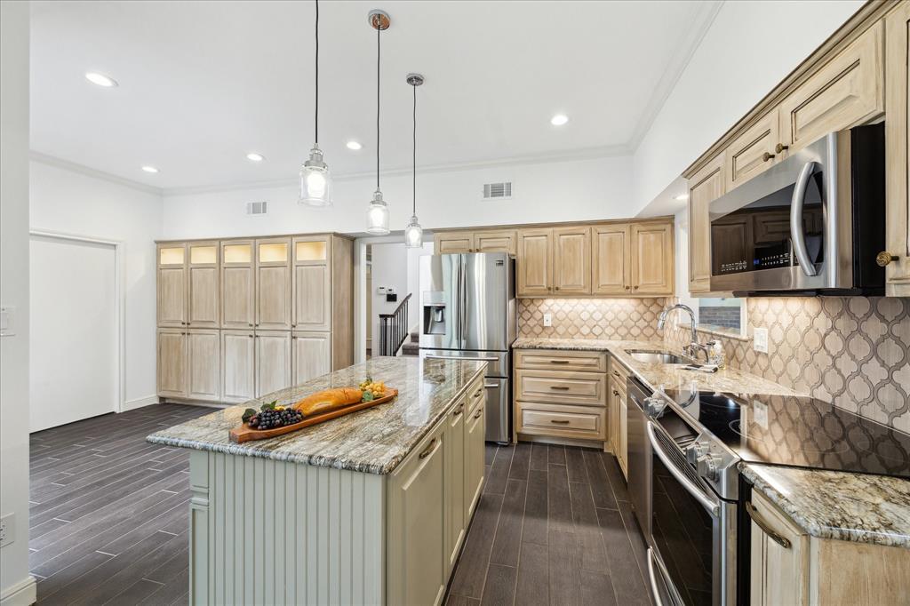 8 Woodstone Street, Houston, Texas image 14
