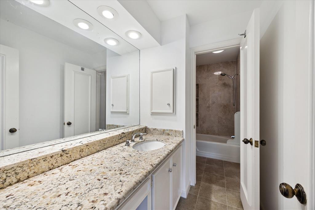 8 Woodstone Street, Houston, Texas image 17
