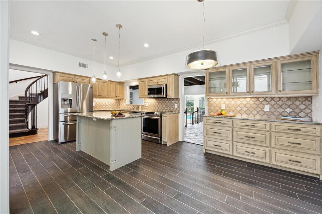 8 Woodstone Street, Houston, Texas image 15