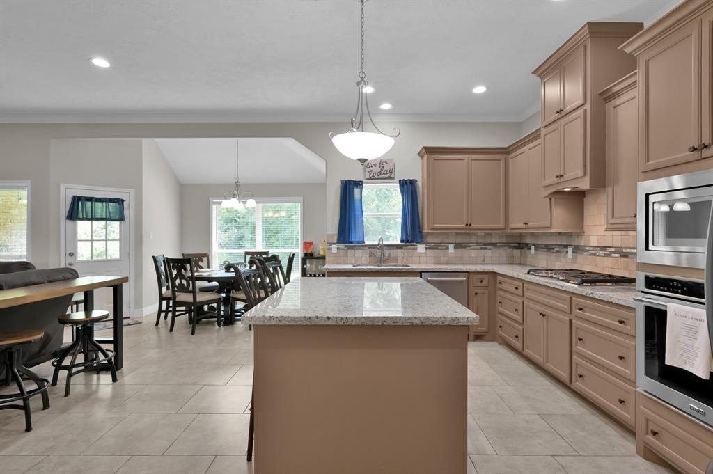 281 Berkley Drive, Montgomery, Texas image 17