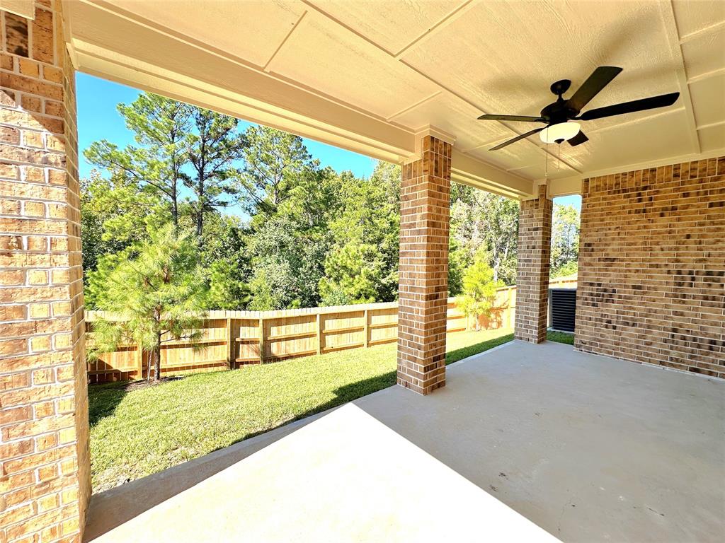 6155 White Spruce Drive, Conroe, Texas image 2