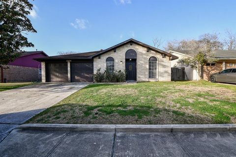 Single Family Residence in Houston TX 15338 Hampton Circle.jpg