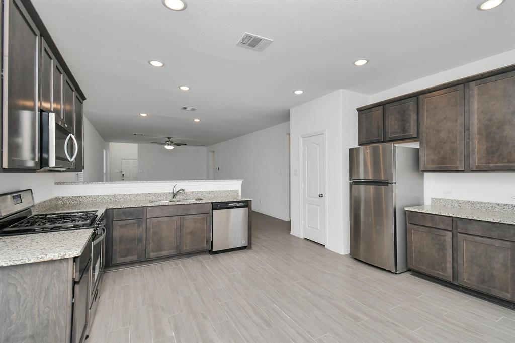 25489 Northpark Spruce Drive, Porter, Texas image 5