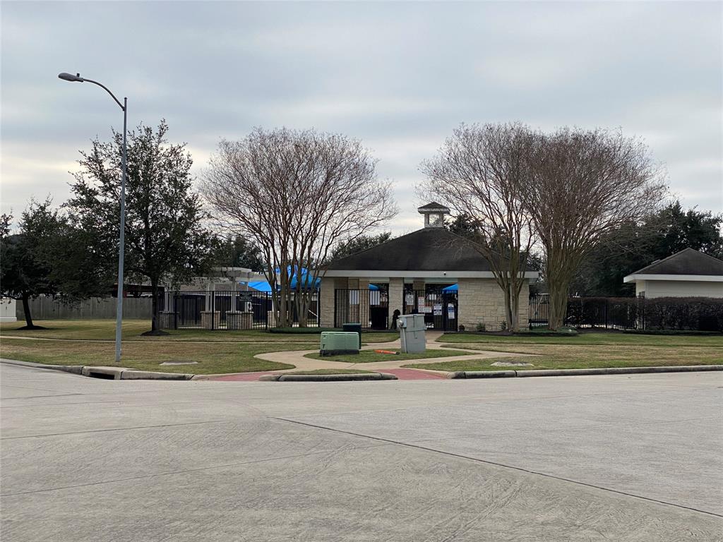 9603 Adobe Rose Drive, Humble, Texas image 10