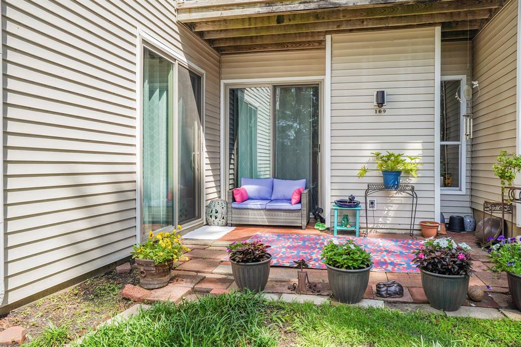 3303 Golden Trails Drive #109, Kingwood, Texas image 21