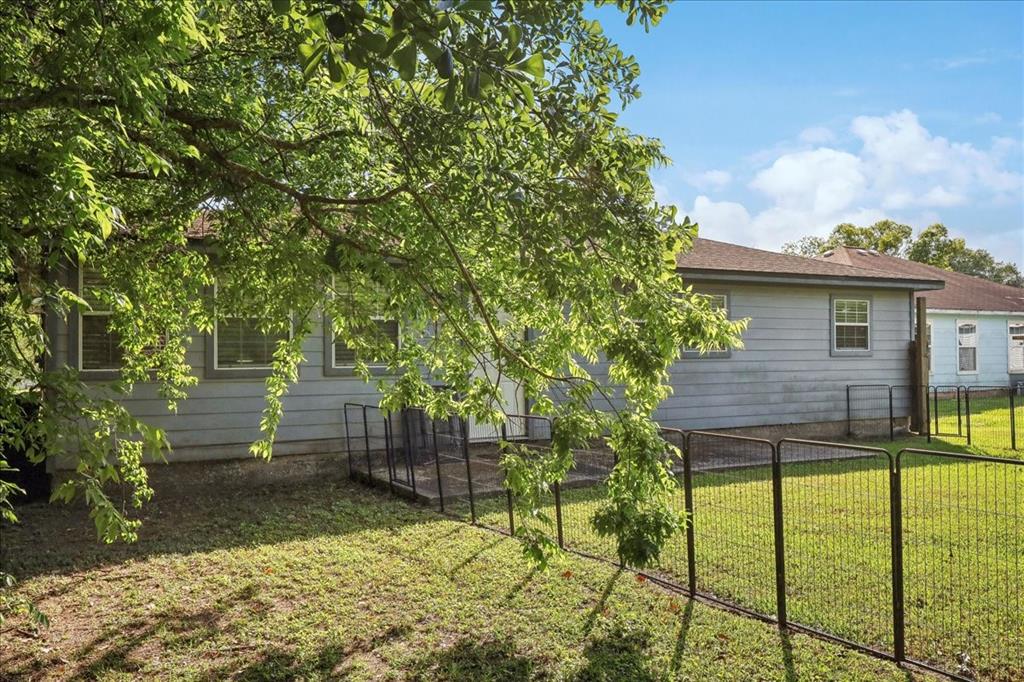 3848 Taft Avenue, Groves, Texas image 25