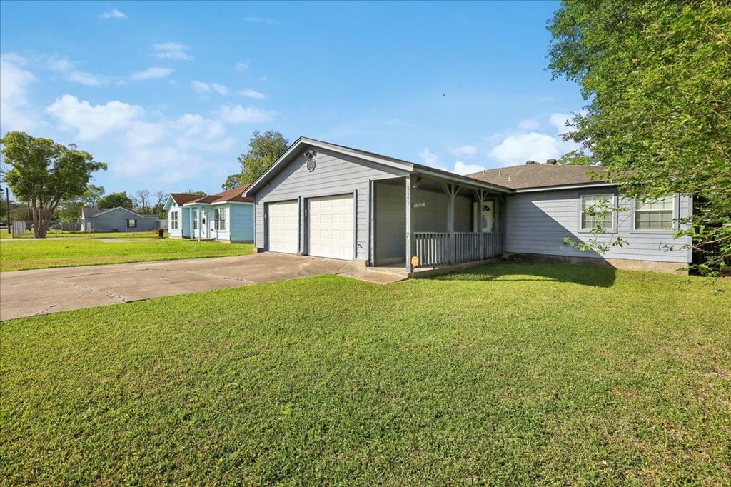 3848 Taft Avenue, Groves, Texas image 3