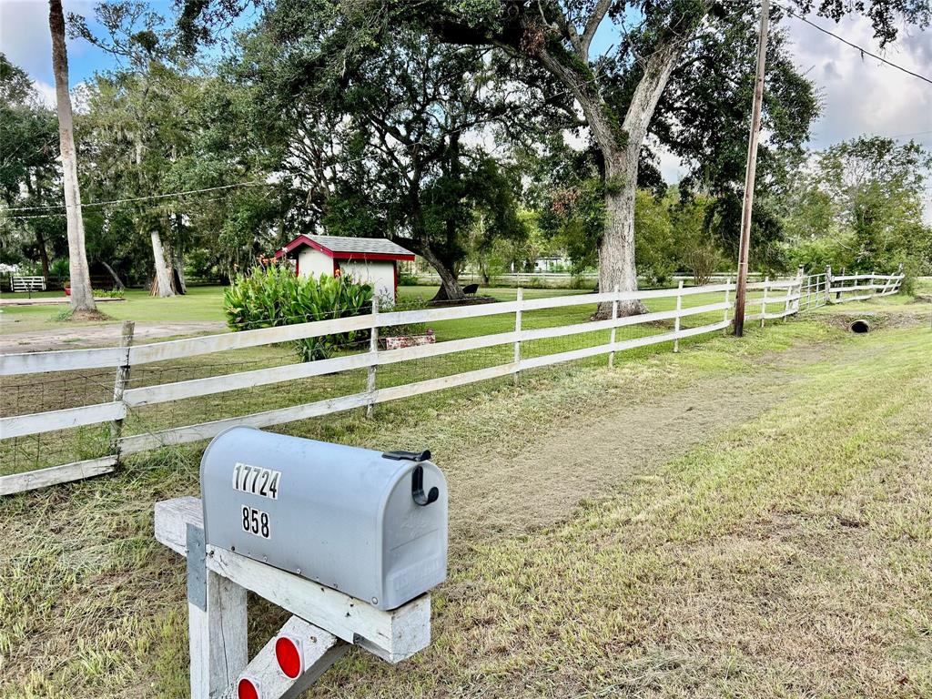 17724 County Road 858, Brazoria, Texas image 8