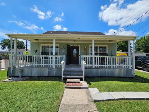 Photo of 6940 Hemlock Street, Houston, TX 77087 (MLS # 62043271)