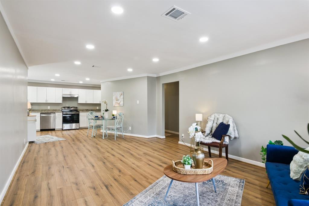 1606 Oaks Drive