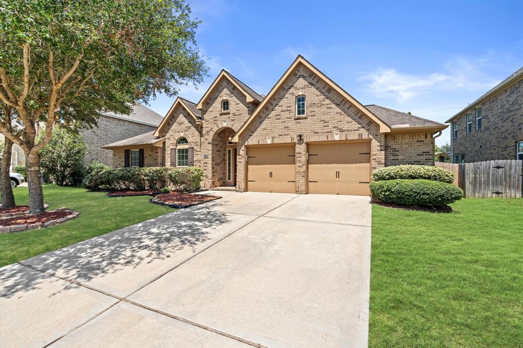 12409 Clover Creek Lane, Pearland, Texas image 2