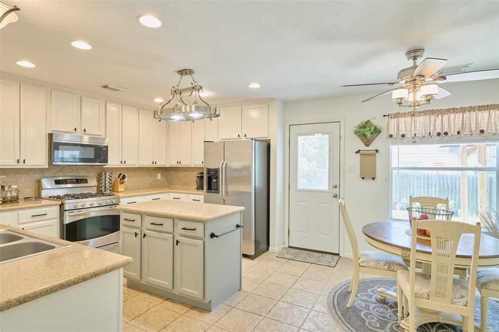 3805 Evergreen Way, Montgomery, Texas image 18