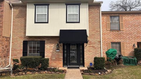 Photo of 5720 Townhouse Lane, Beaumont, TX 77707 (MLS # 17046031)