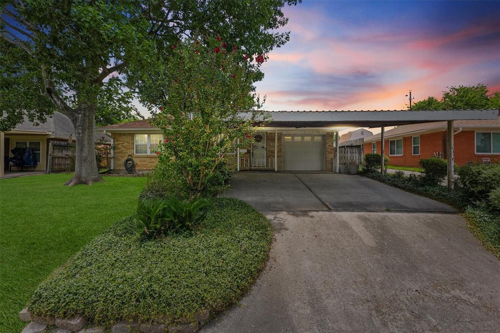 2106 Huckleberry Lane