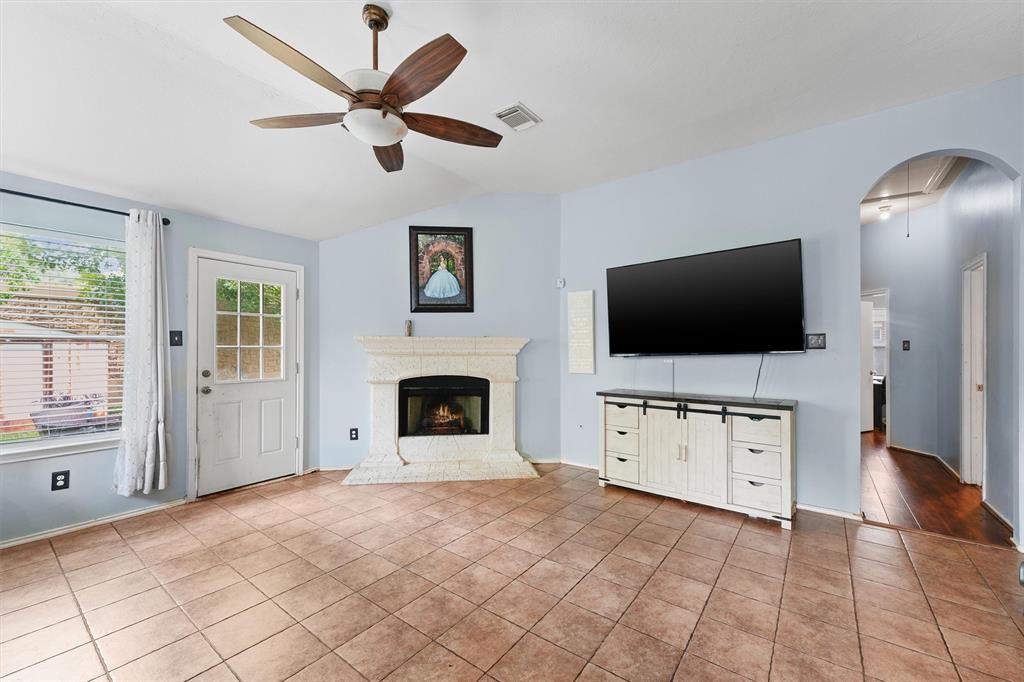 9815 Hallmark Lane, Pearland, Texas image 15