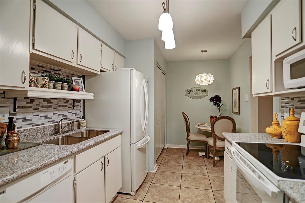 Houston, Texas 77057, United States, 2 Bedrooms Bedrooms, ,2 BathroomsBathrooms,Residential,Active,83669