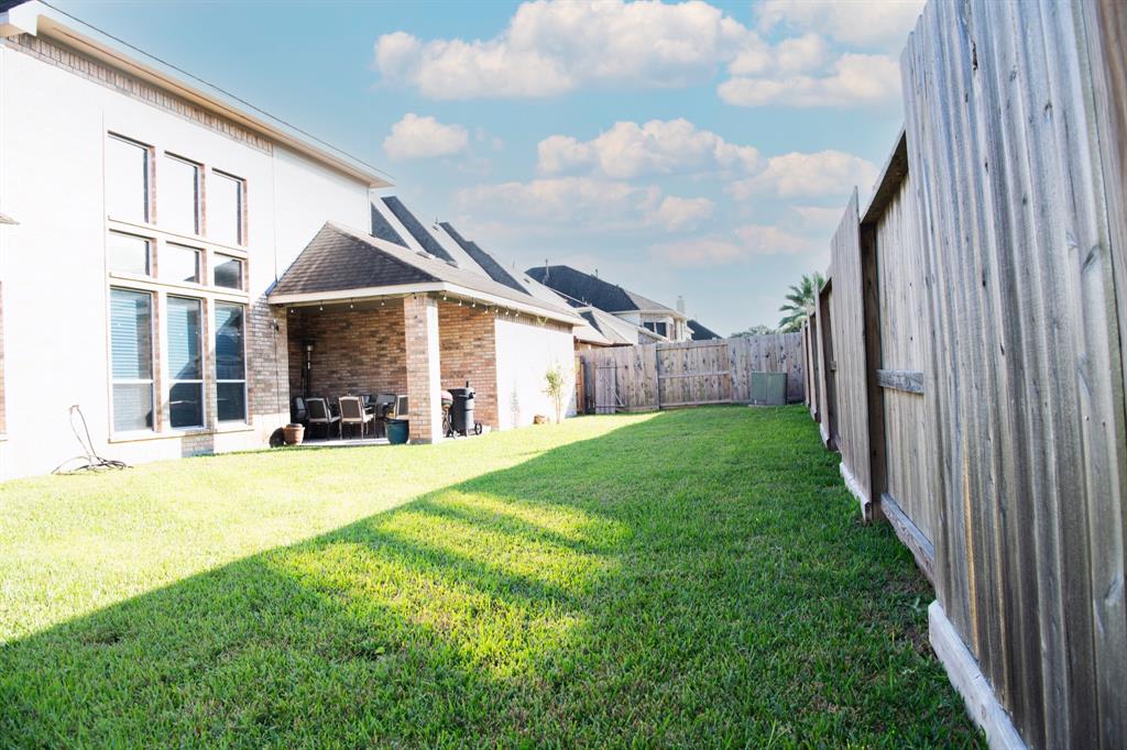 2102 Stonehollow Court, Pearland, Texas image 9