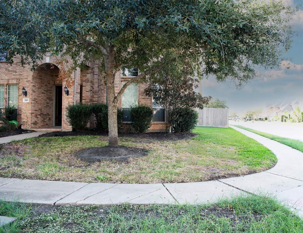 2102 Stonehollow Court, Pearland, Texas image 4