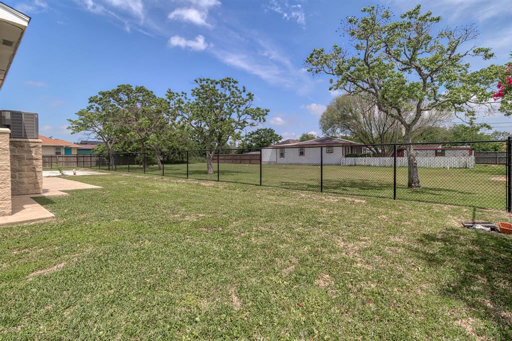 533 6th Street, San Leon, Texas image 19