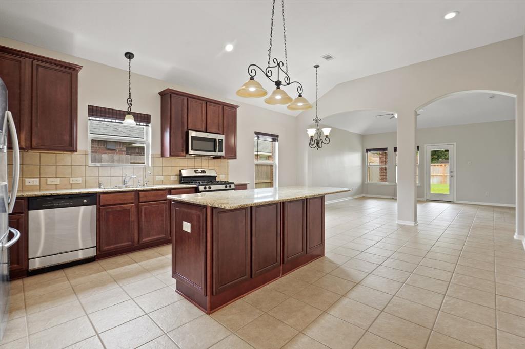 5011 Grand Chateau Lane, Houston, Texas image 7