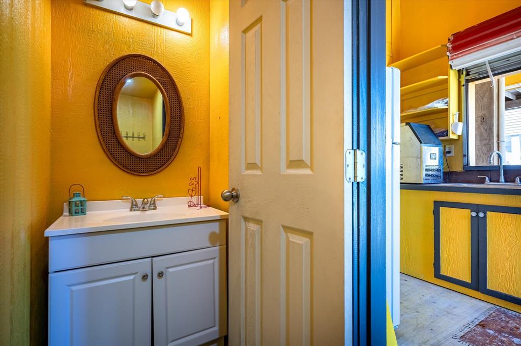 2932 Lakeside Drive, Crystal Beach, Texas image 7