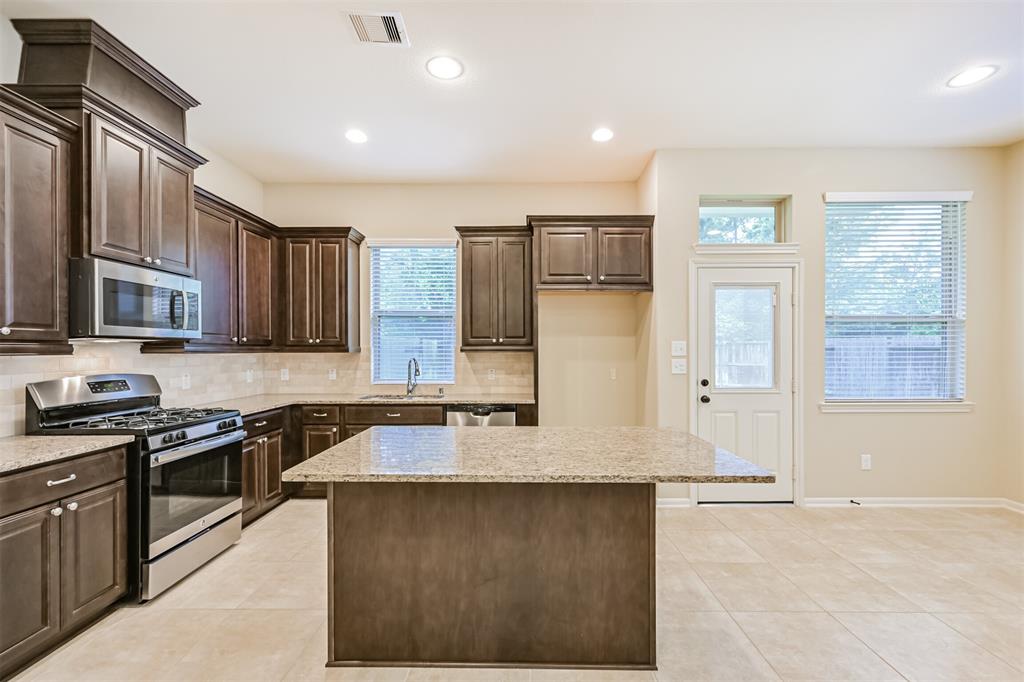 18523 Triana Bend Lane, Humble, Texas image 8
