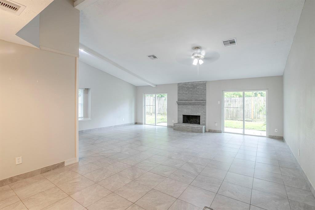 5102 Enchanted Timbers Drive, Humble, Texas image 8