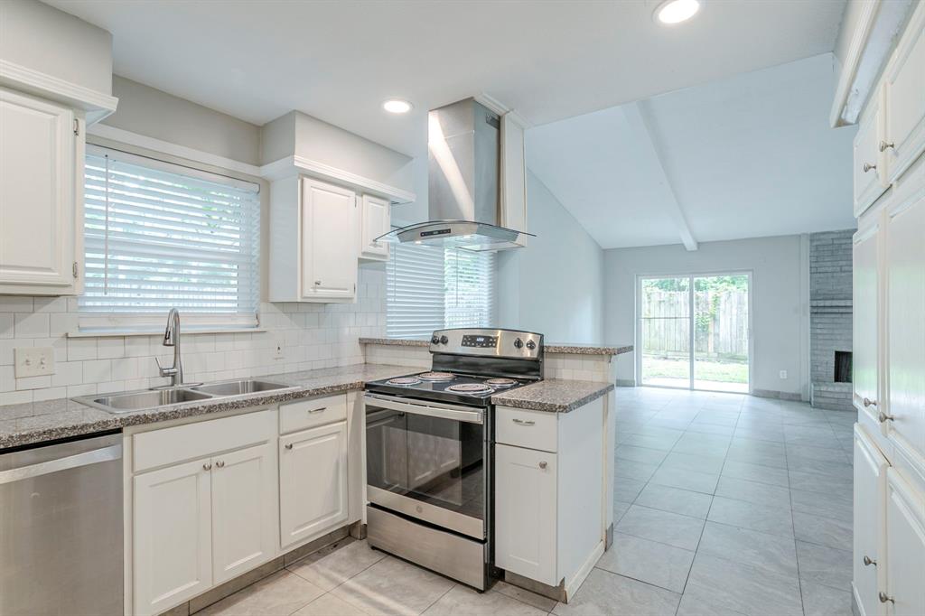 5102 Enchanted Timbers Drive, Humble, Texas image 13