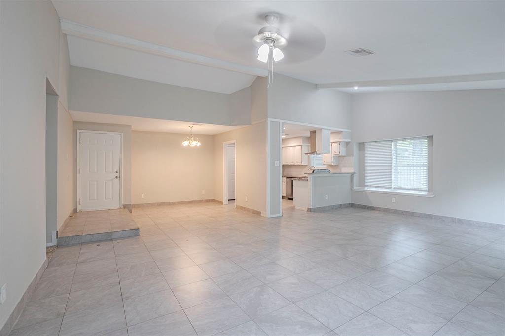 5102 Enchanted Timbers Drive, Humble, Texas image 5