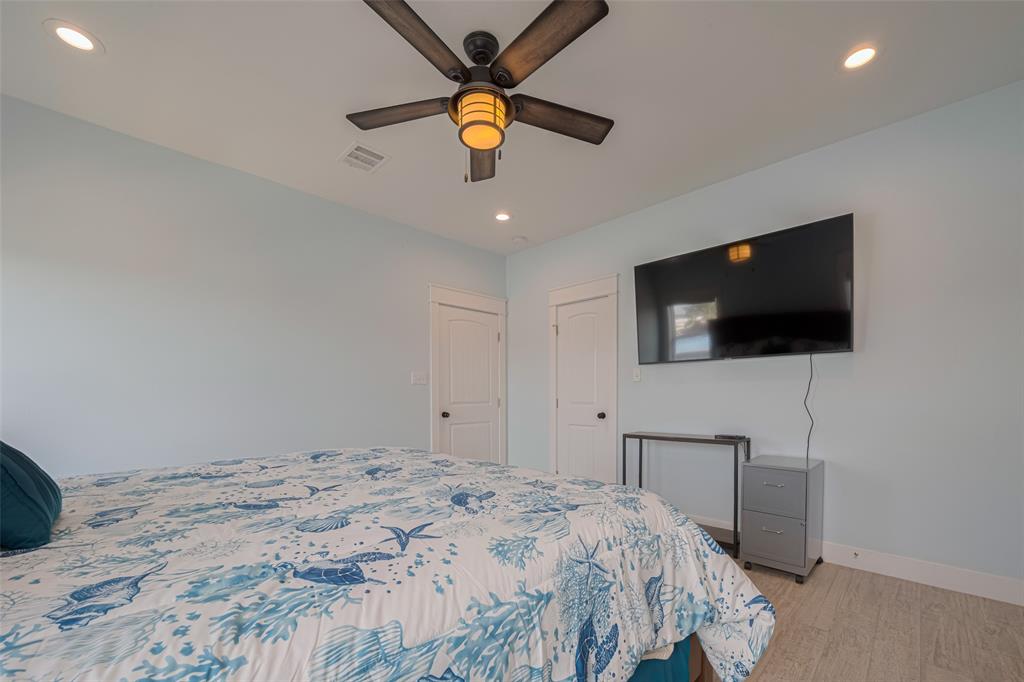 1126 Island Boulevard, Crystal Beach, Texas image 18