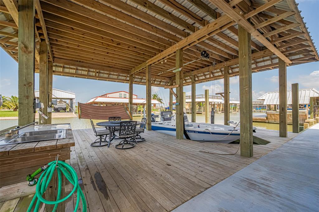 1126 Island Boulevard, Crystal Beach, Texas image 3