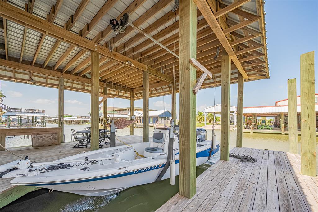 1126 Island Boulevard, Crystal Beach, Texas image 4