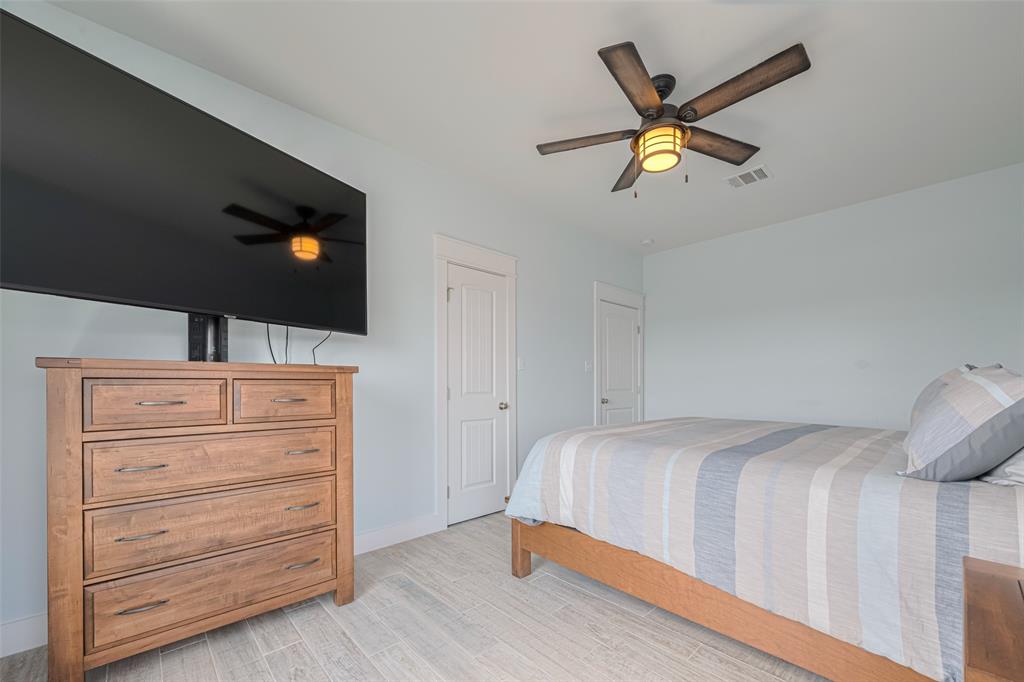 1126 Island Boulevard, Crystal Beach, Texas image 25